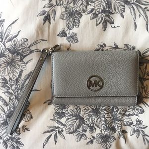 Michael Kors Wrislet Phone Wallet